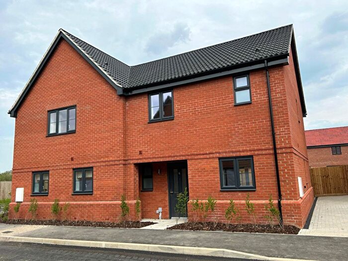 3 Bedroom Semi-Detached House For Sale In Norwich Road, Attleborough, Norfolk, NR17