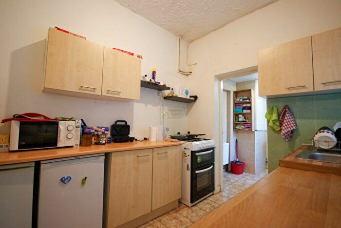 2 Bedroom Flat To Rent In Pershore Road, Selly Park, Birmingham, B29