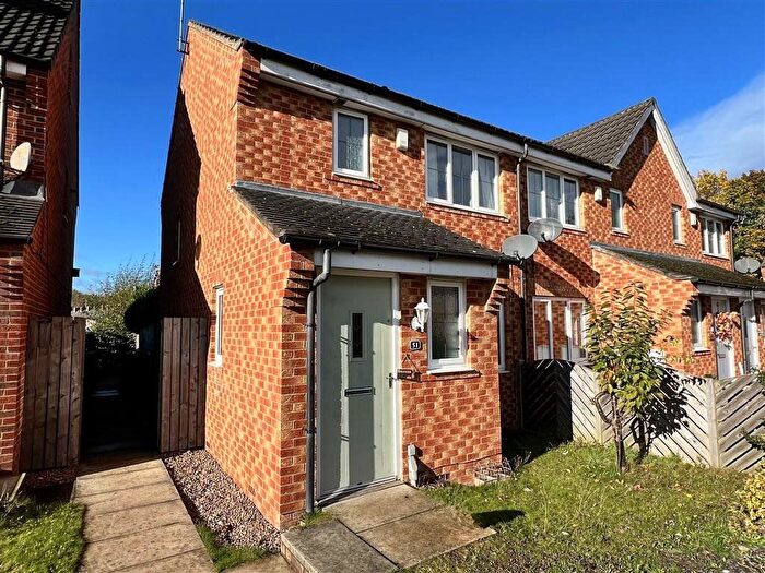 3 Bedroom Semi-Detached House To Rent In Deans Court, Pontefract, WF8