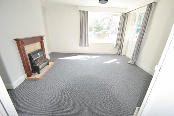 2 Bedroom Flat To Rent In Ghyll Lodge, BD16