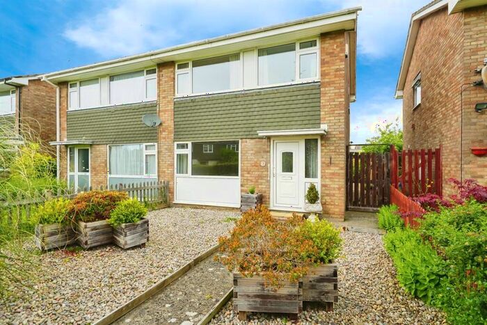 3 Bedroom Semi-Detached House For Sale In Chiltern Close, Berinsfield, Wallingford, OX10