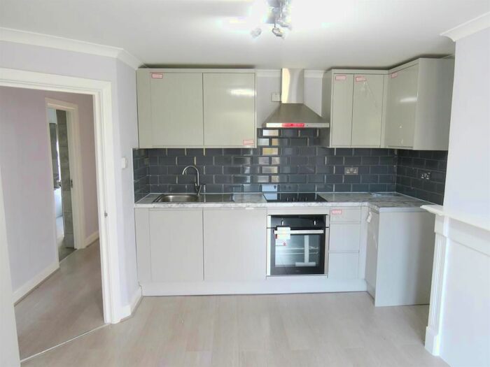 2 Bedroom Flat To Rent In Gloucester Road, Filton, Bristol, BS34