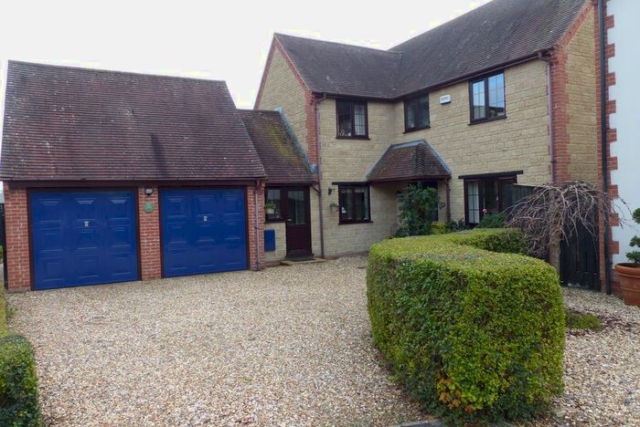 4 Bedroom Detached House For Sale In Olde Fairfield, Bourton, SP8