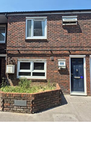 4 Bedroom Maisonette To Rent In Albany Close, London, N15