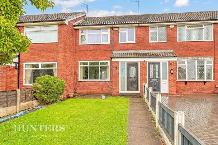 3 Bedroom Town House For Sale In Swallow Street, Hollins, Oldham, OL8
