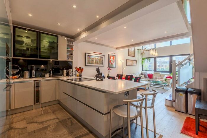 2 Bedroom Maisonette To Rent In Baltic Quay, Canada Water, London, SE16