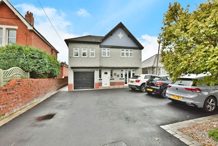 4 Bedroom Detached House For Sale In High Street, Coedpoeth, LL11