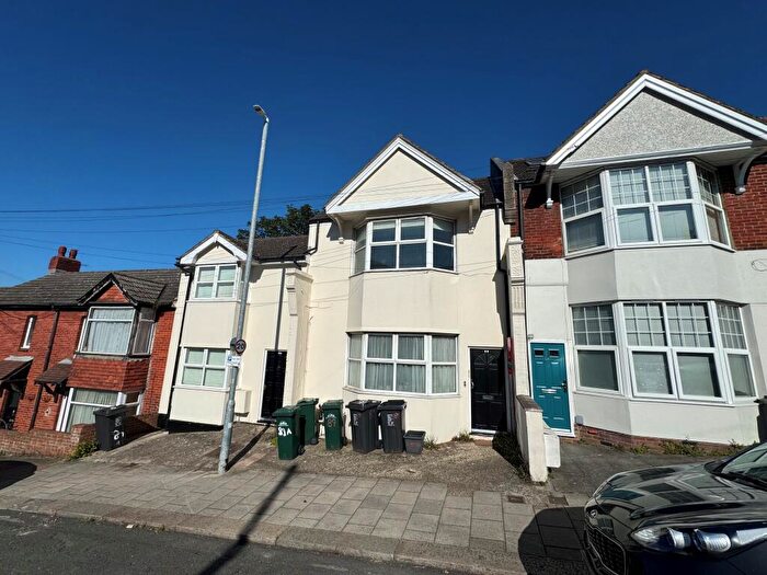 2 Bedroom Apartment To Rent In Millers Road, BN1