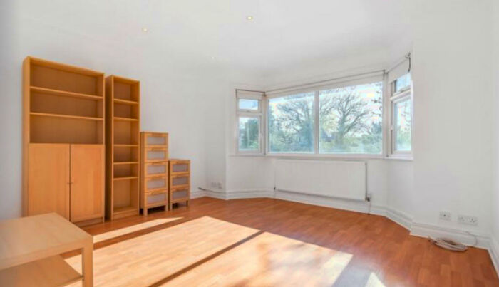 2 Bedroom Flat To Rent In Finchley Road, Golders Green, London, NW11