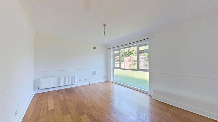 2 Bedroom Flat To Rent In Burnell Road Sutton Surrey, SM1