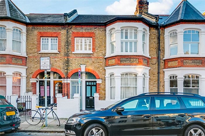 3 Bedroom Flat To Rent In Blackett Street, West Putney, SW15
