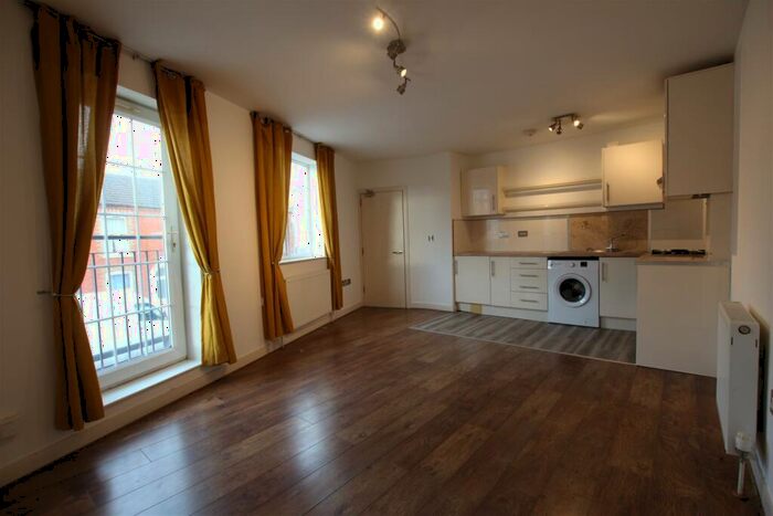 1 Bedroom Flat To Rent In Denmark Road, Northampton, NN1