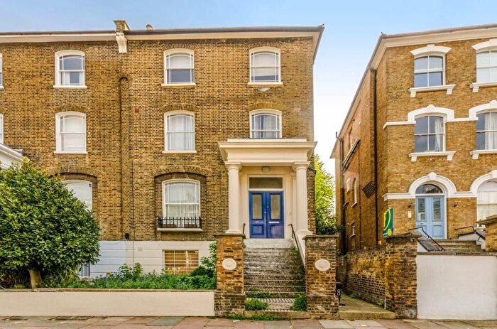 3 Bedroom Flat For Sale In Highbury Hill, London, N5