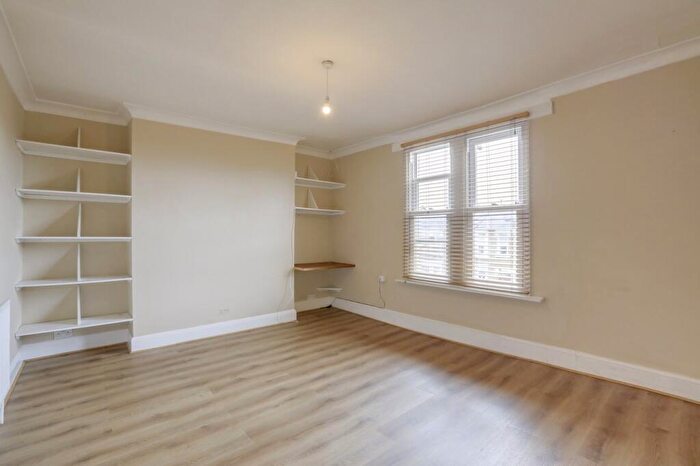 2 Bedroom Flat For Sale In Ryecroft Road, Hither Green, London, SE13