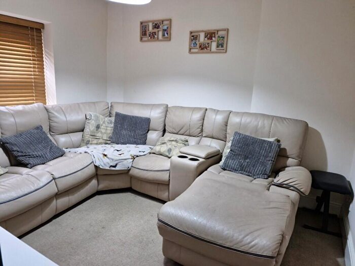 1 Bedroom Flat To Rent In High Street, Melksham, Wiltshire, SN12