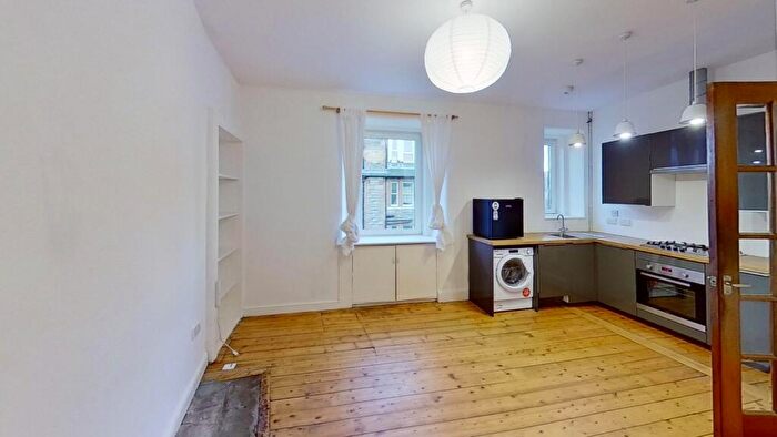 2 Bedroom Flat To Rent In Bothwell Street, Edinburgh, EH7