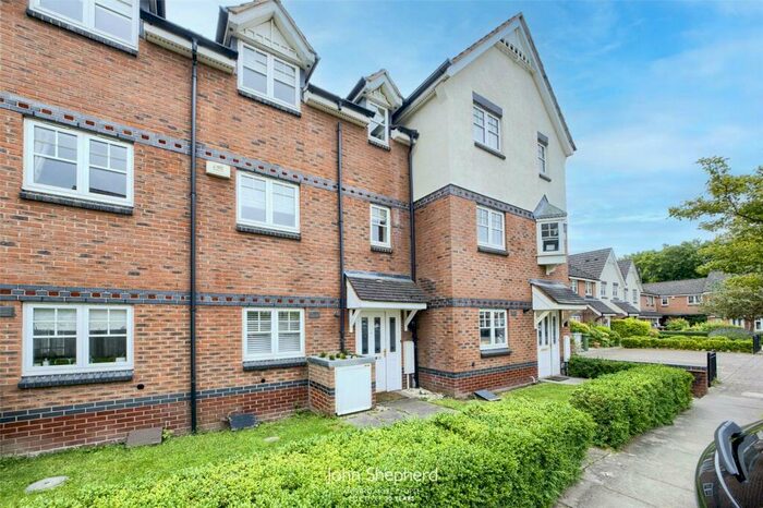 3 Bedroom House To Rent In Thorpe Court, Solihull, West Midlands, B91
