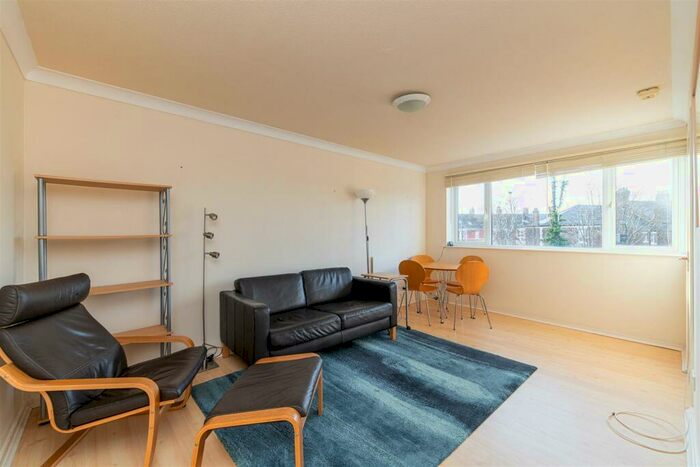 2 Bedroom Flat To Rent In Lonsdale Court, Jesmond, Newcastle Upon Tyne, NE2