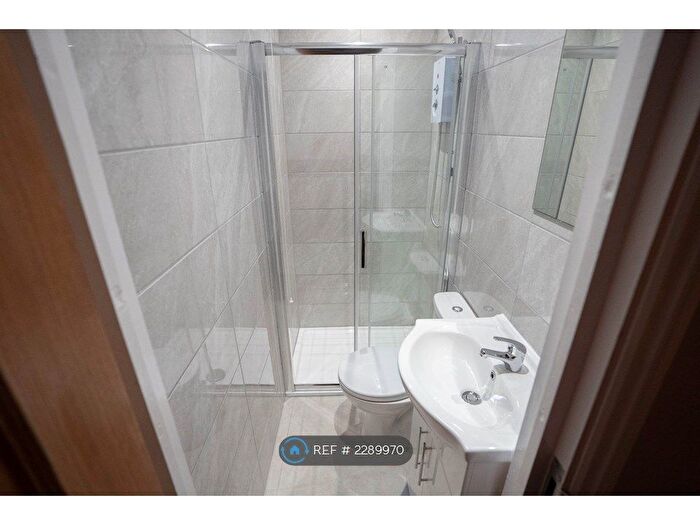 6 Bedroom Semi-Detached House To Rent In Hill Lane, Southampton, SO15