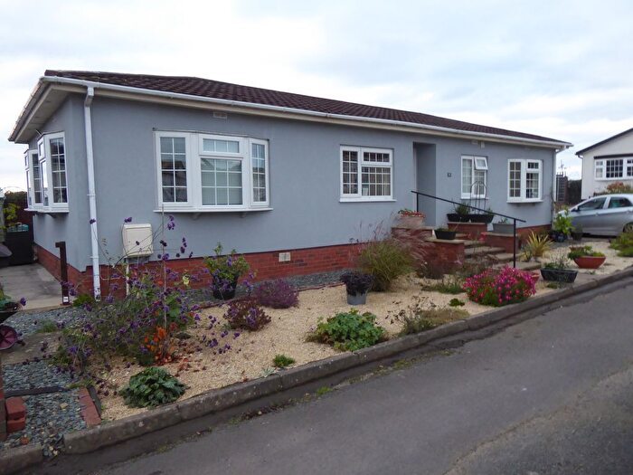 2 Bedroom Mobile/park Home For Sale In Odessa Park, Gloucester Road, Tewkesbury, GL20