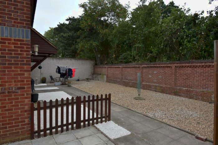 1 Bedroom Flat To Rent In Ruxton Close Swanley, BR8