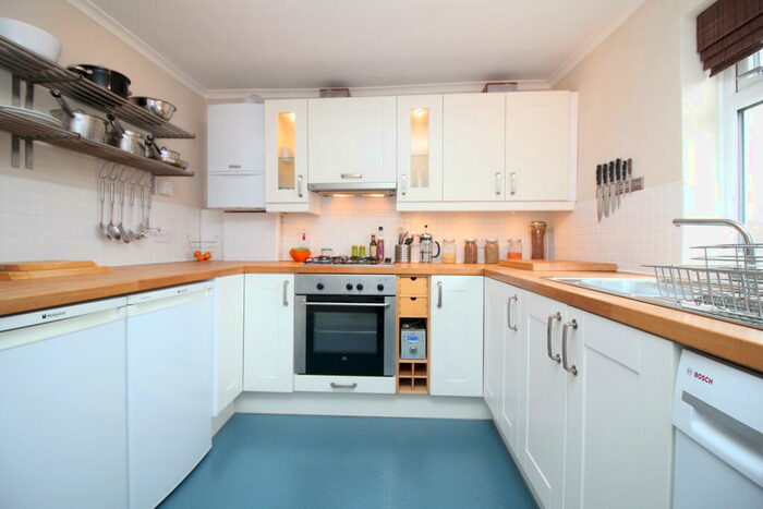 1 Bedroom Apartment To Rent In Stapleton Hall Road, Stroud Green, N4