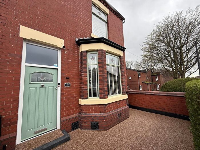 3 Bedroom Semi-detached House For Sale In Lodge Lane, Hyde, SK14