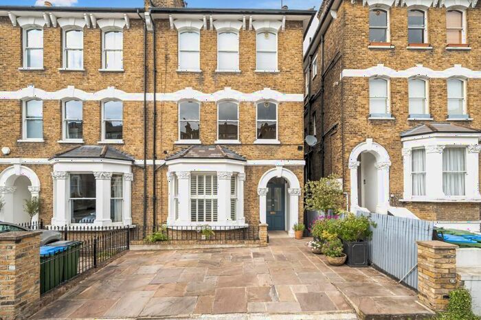 2 Bedroom Flat To Rent In Bennett Park Blackheath, SE3