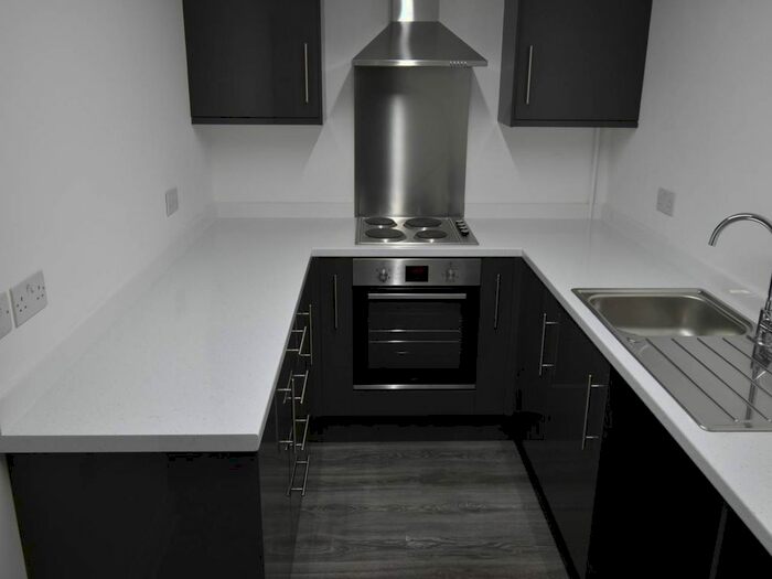 1 Bedroom Flat To Rent In Carmarthen Road, Swansea SA1