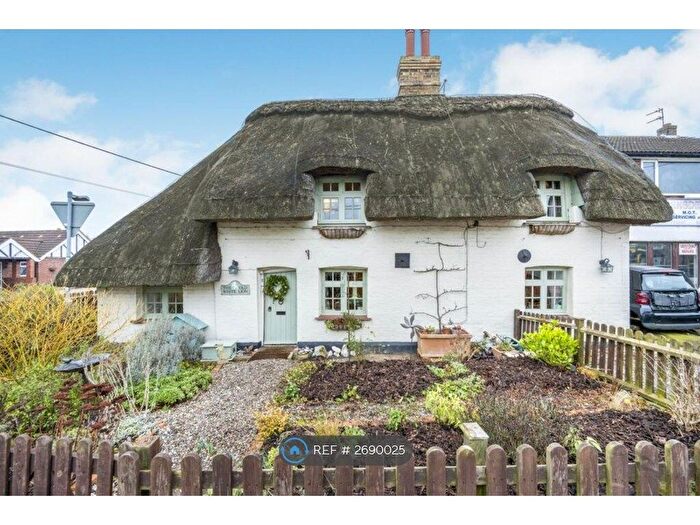 3 Bedroom Detached House To Rent In Bedford Road, Bedford, MK44