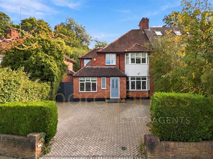 4 Bedroom Semi-Detached House For Sale In Glenwood Road, Mill Hill, NW7