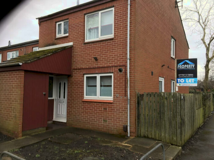 4 Bedroom Semi-Detached House To Rent In Greystones, Lancashire, PR26