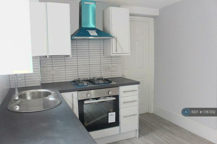 2 Bedroom Flat To Rent In Herne Hill, London, SE24