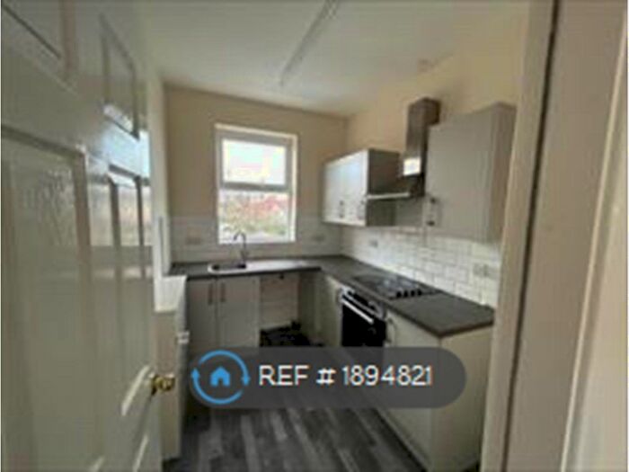 2 Bedroom Flat To Rent In High Street, Dyserth, LL18