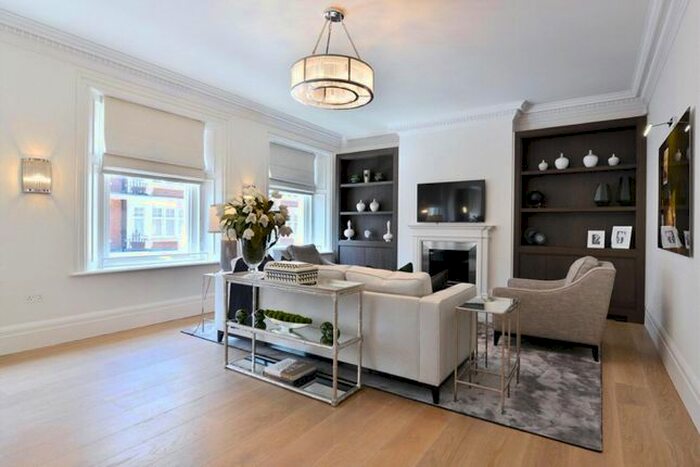 3 Bedroom Flat To Rent In Duke Street, Mayfair, W1K