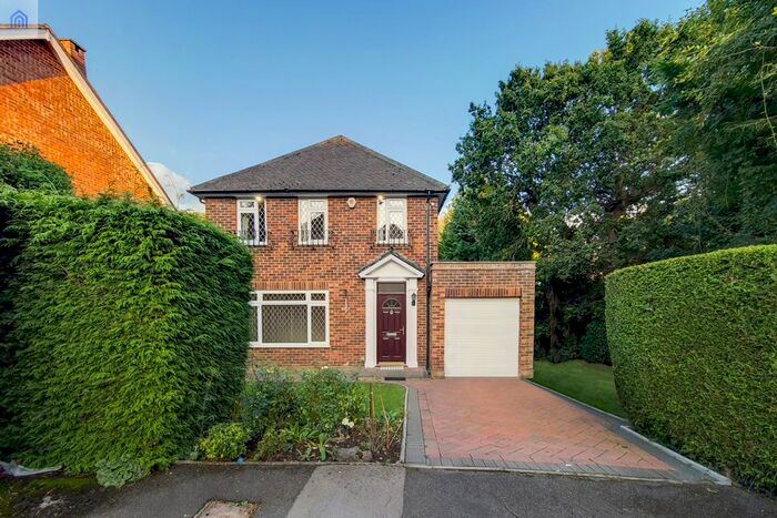 4 Bedroom Detached House To Rent In Ravenswood Park, Northwood, HA6