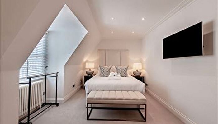 1 Bedroom Flat To Rent In Grosvenor Hill, London, W1K