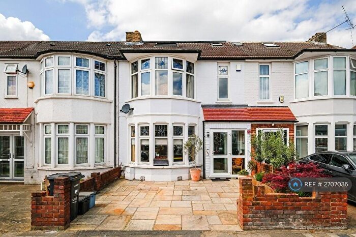 4 Bedroom Terraced House To Rent In Cambridge Road, Ilford, IG3