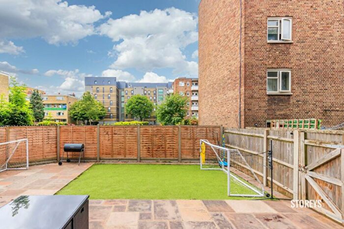 2 Bedroom Apartment To Rent In Regan Way, Shoreditch, London, N1