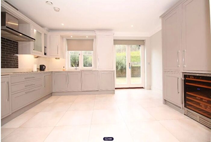 2 Bedroom Flat To Rent In Willoughby Lane, Bromley, BR1