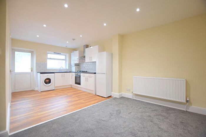 1 Bedroom Flat To Rent In Belgrave Road, Ilford, IG1