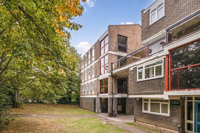 2 Bedroom Flat For Sale In Gloucester Road, Kingston Upon Thames, KT1
