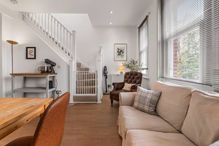 3 Bedroom Flat To Rent In Springbank Road, London, SE13