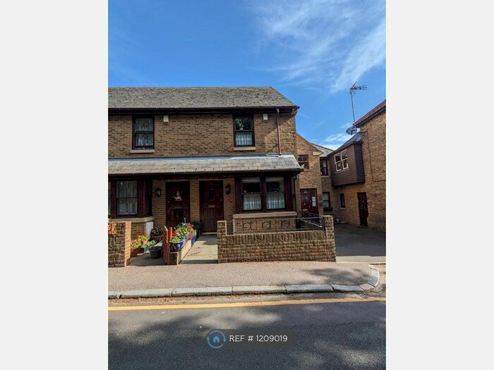 2 Bedroom Terraced House To Rent In Baker Court, Ramsgate, CT11