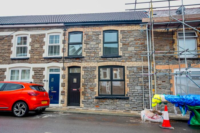 1 Bedroom Flat To Rent In Gilfach Street, Bargoed, CF81