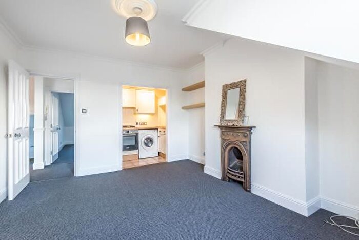 2 Bedroom Flat To Rent In Sheen Road, Richmond, TW9