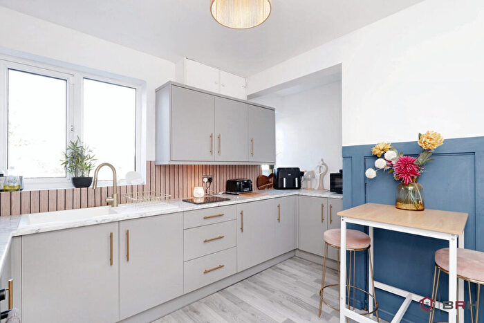 3 Bedroom Semi-Detached House For Sale In Markham Road, Doncaster, DN12