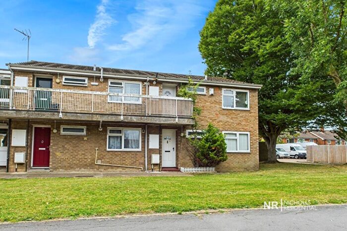 1 Bedroom Flat For Sale In Gatley Avenue, West Ewell, Surrey., KT19