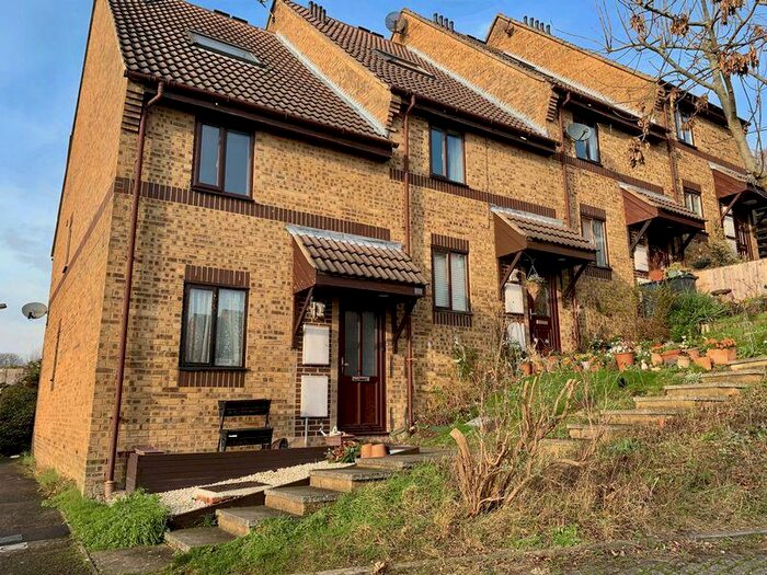 2 Bedroom Flat To Rent In Campbell Close, High Wycombe, HP13