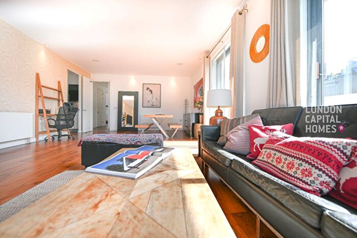 3 Bedroom Flat To Rent In Hill House Apartments, Pentonville Road, London, N1